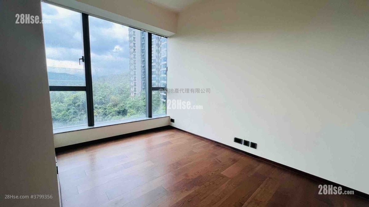 Le Pont Sell 3 Bedrooms , 2 Bathrooms 738 ft²