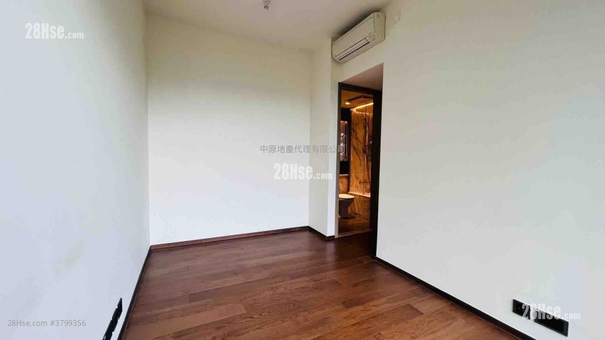 Le Pont Sell 3 Bedrooms , 2 Bathrooms 738 ft²