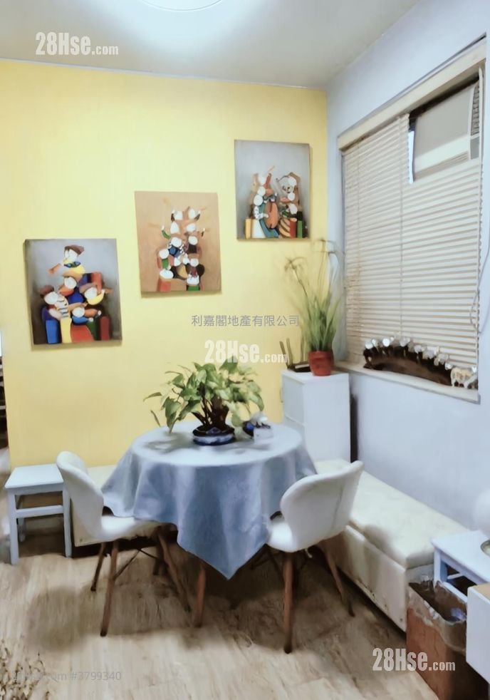 Kwai Fong Terrace Sell 3 Bedrooms , 1 Bathroom 473 ft²