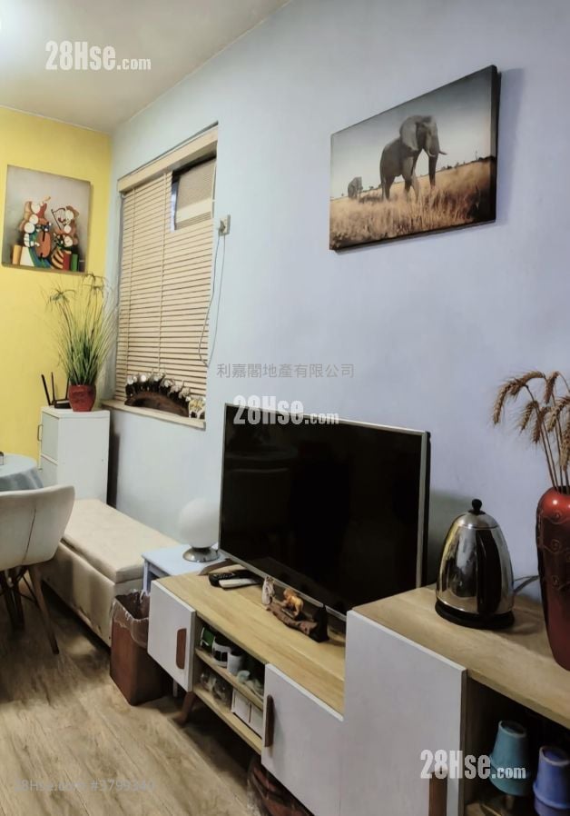 Kwai Fong Terrace Sell 3 Bedrooms , 1 Bathroom 473 ft²