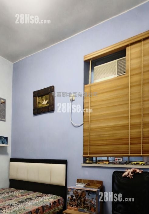 Kwai Fong Terrace Sell 3 Bedrooms , 1 Bathroom 473 ft²