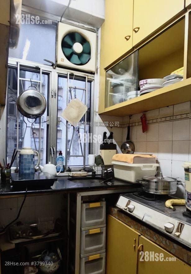 Kwai Fong Terrace Sell 3 Bedrooms , 1 Bathroom 473 ft²