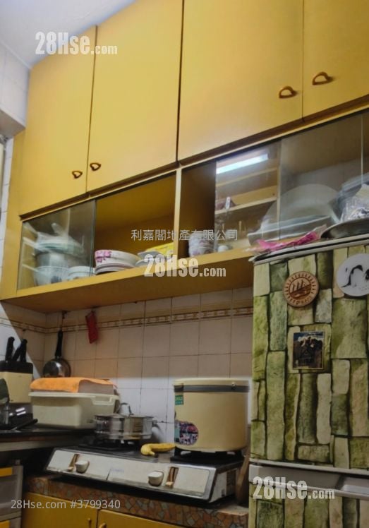 Kwai Fong Terrace Sell 3 Bedrooms , 1 Bathroom 473 ft²