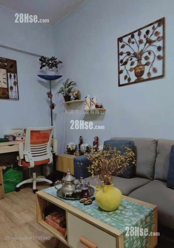 Kwai Fong Terrace Sell 3 Bedrooms , 1 Bathroom 473 ft²