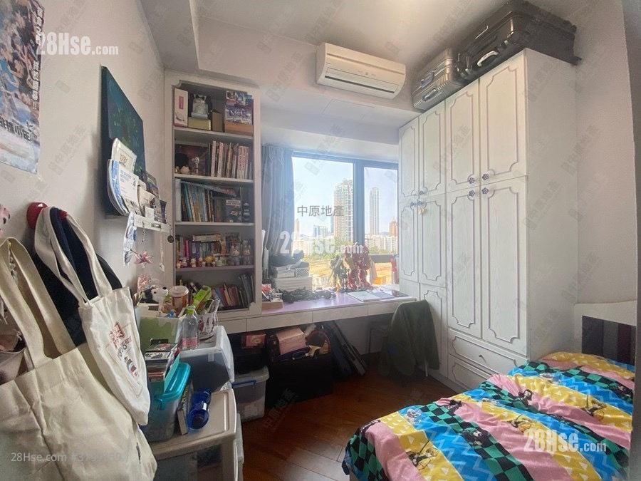 Ultima Sell 1,066 ft²