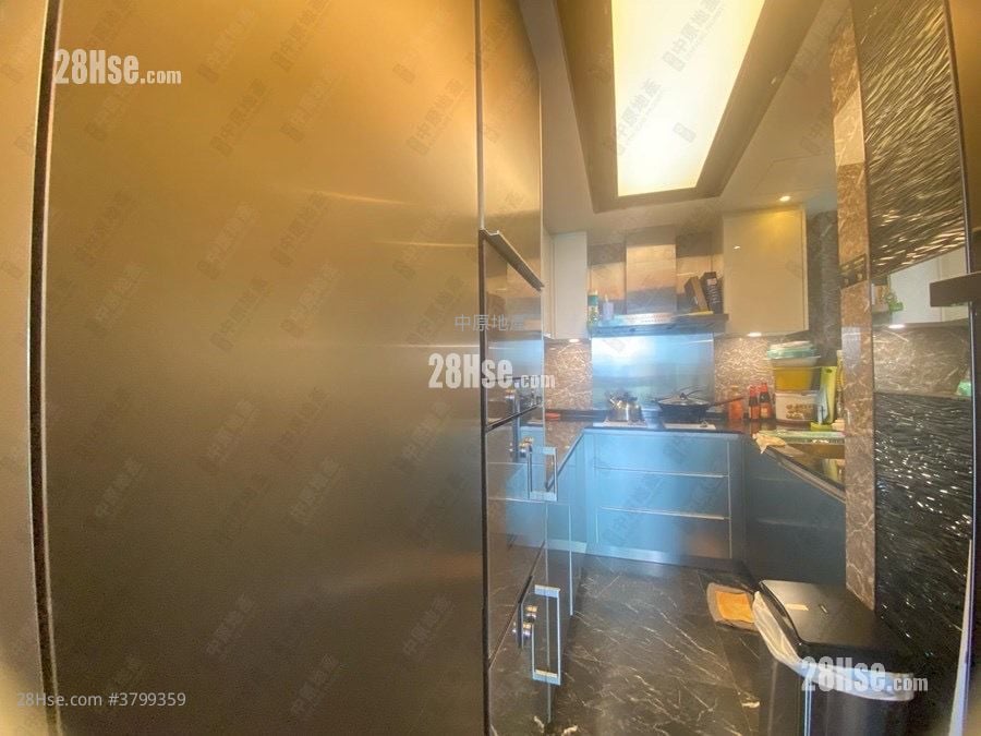 Ultima Sell 1,066 ft²