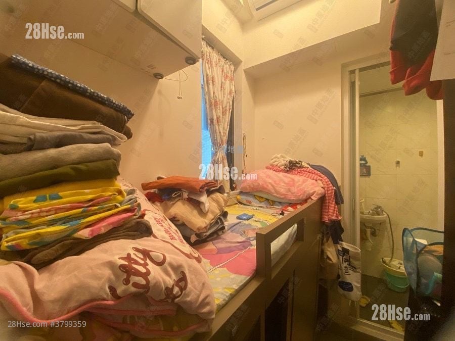 Ultima Sell 1,066 ft²