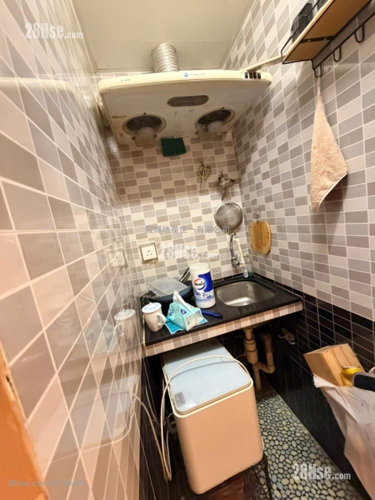 Kin Wong Mansion Sell 4 Bedrooms , 4 Bathrooms 666 ft²