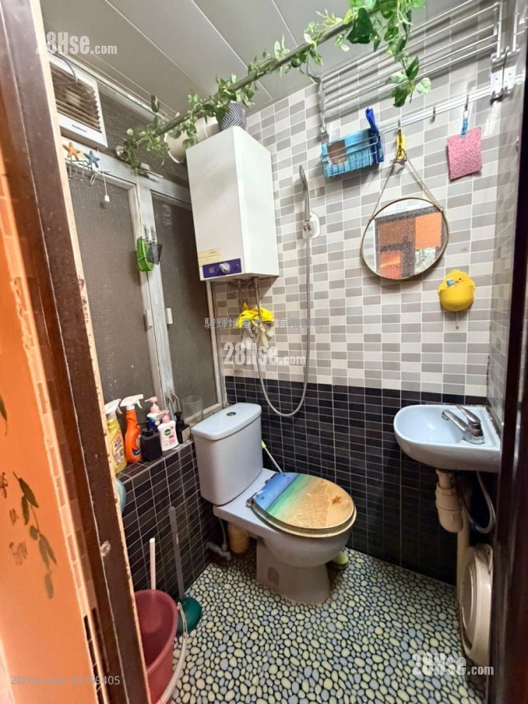 Kin Wong Mansion Sell 4 Bedrooms , 4 Bathrooms 666 ft²