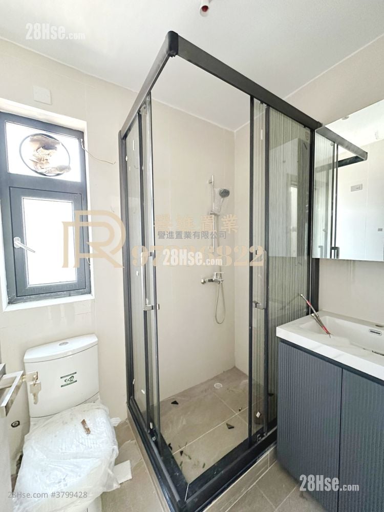 村屋 售盘 3 房 , 2 浴室 700 平方尺