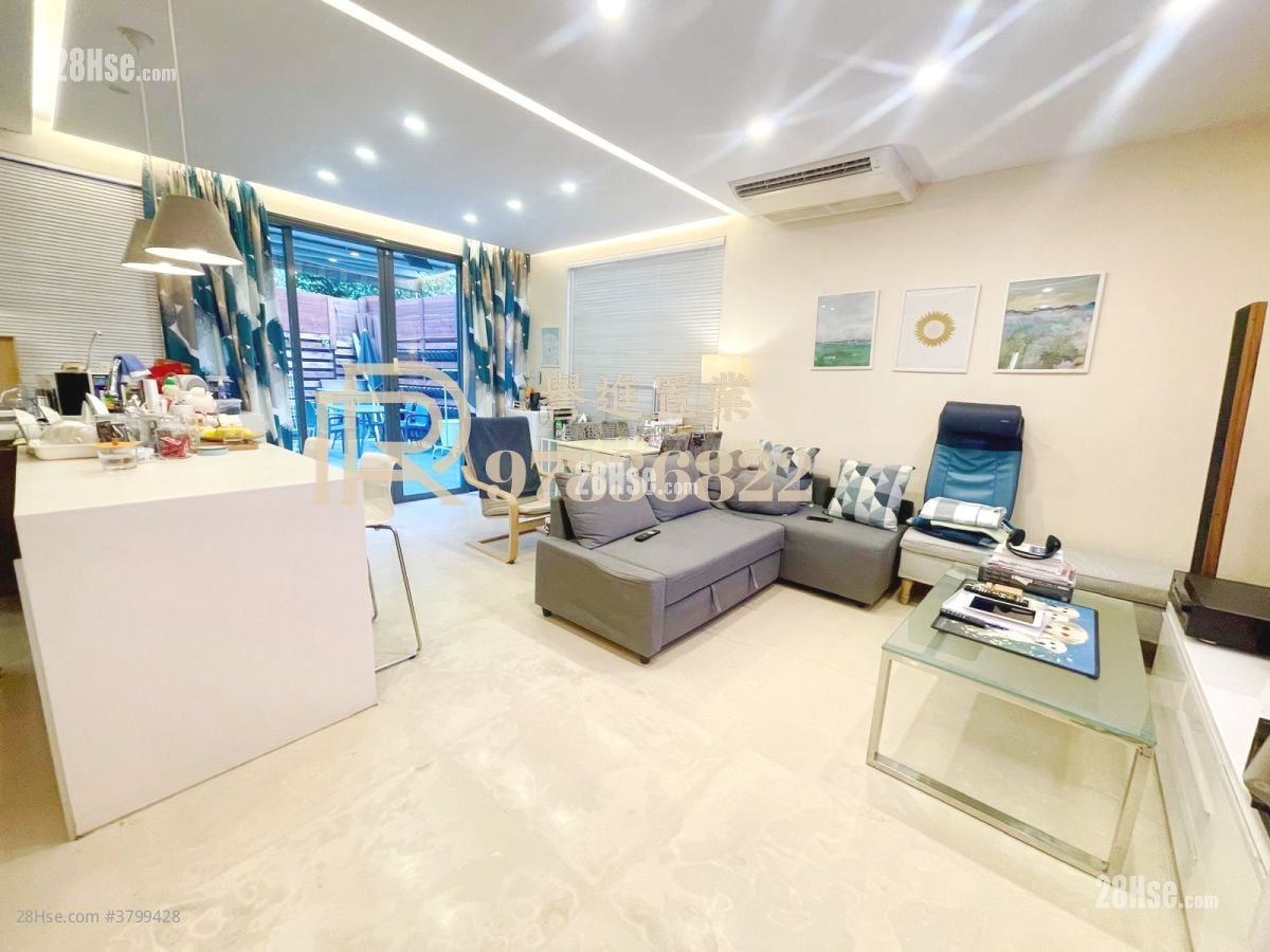 村屋 售盘 3 房 , 2 浴室 700 平方尺