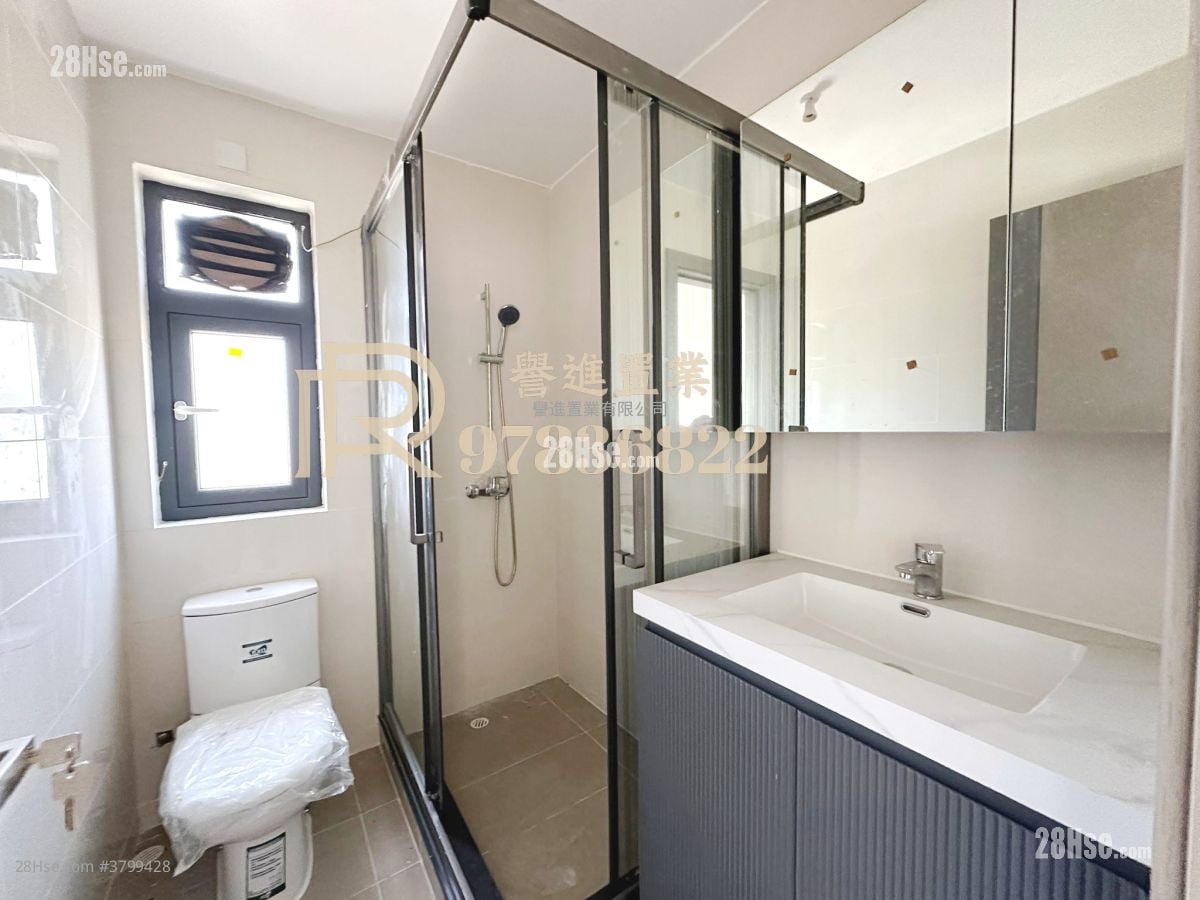 村屋 售盘 3 房 , 2 浴室 700 平方尺