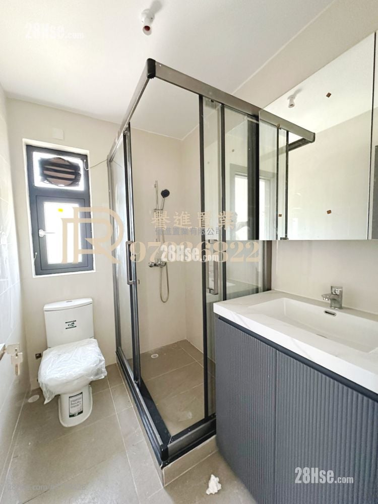 村屋 售盘 3 房 , 2 浴室 700 平方尺