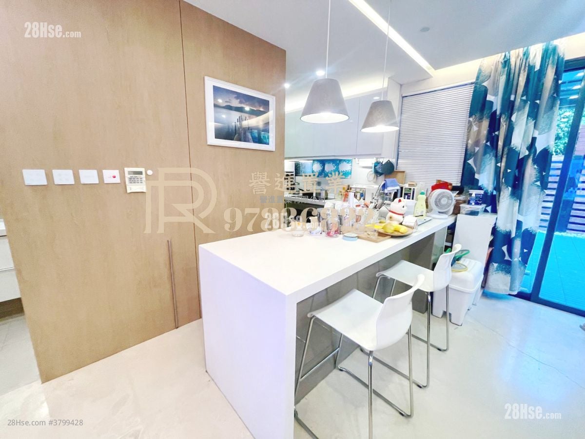 村屋 售盘 3 房 , 2 浴室 700 平方尺