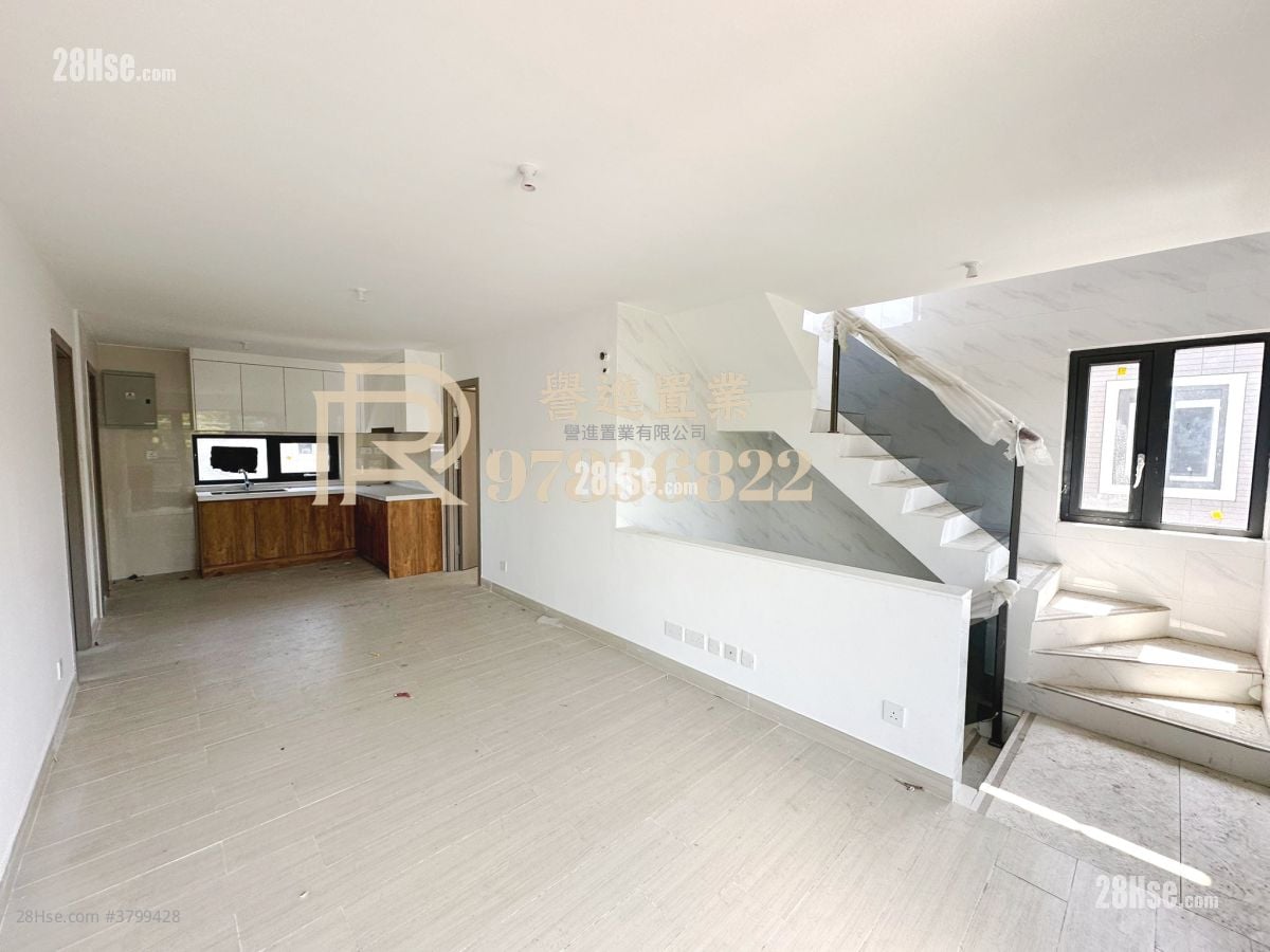 村屋 售盘 3 房 , 2 浴室 700 平方尺