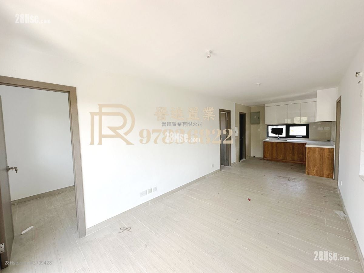 村屋 售盘 3 房 , 2 浴室 700 平方尺