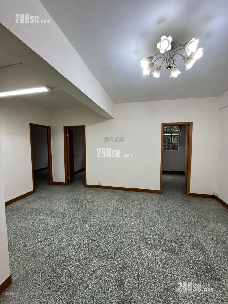 Apartment Rental 3 Bedrooms , 1 Bathroom 594 ft²