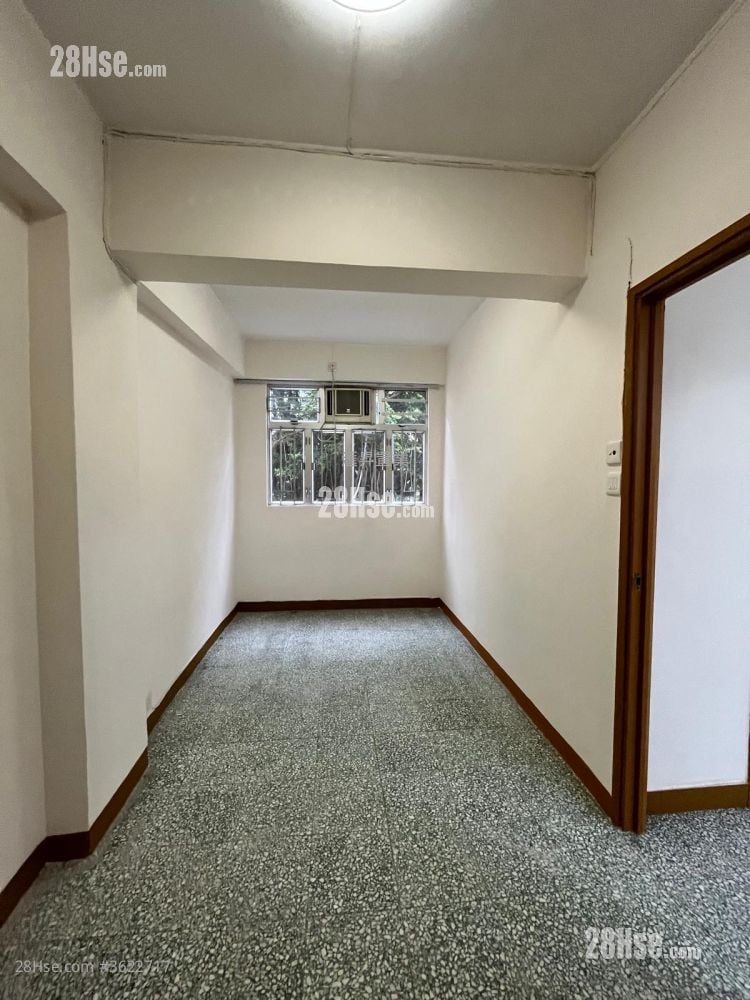 Apartment Rental 3 Bedrooms , 1 Bathroom 594 ft²