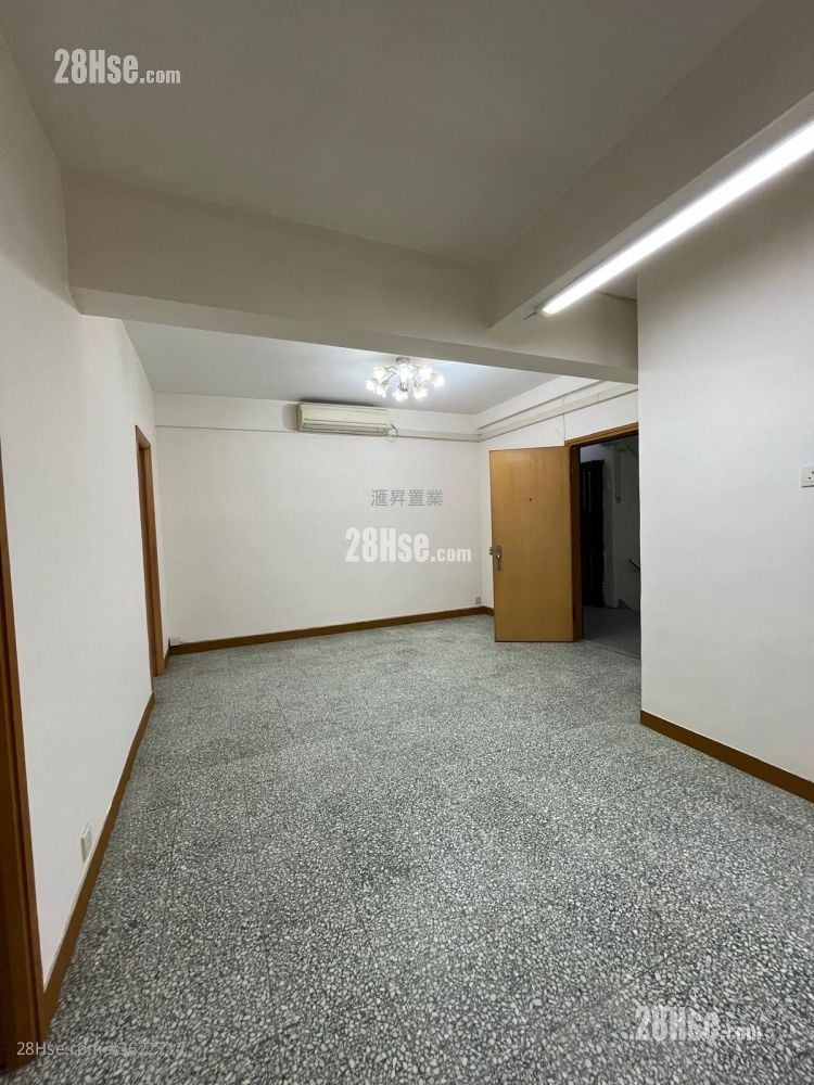 Apartment Rental 3 Bedrooms , 1 Bathroom 594 ft²