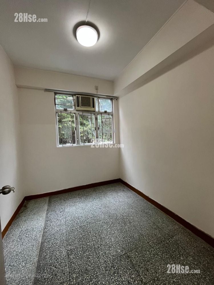 Apartment Rental 3 Bedrooms , 1 Bathroom 594 ft²