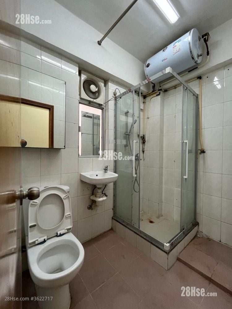 Apartment Rental 3 Bedrooms , 1 Bathroom 594 ft²