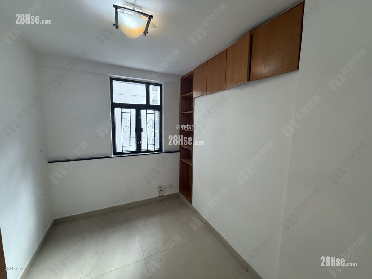 光辉园 售盘 3 房 702 平方尺