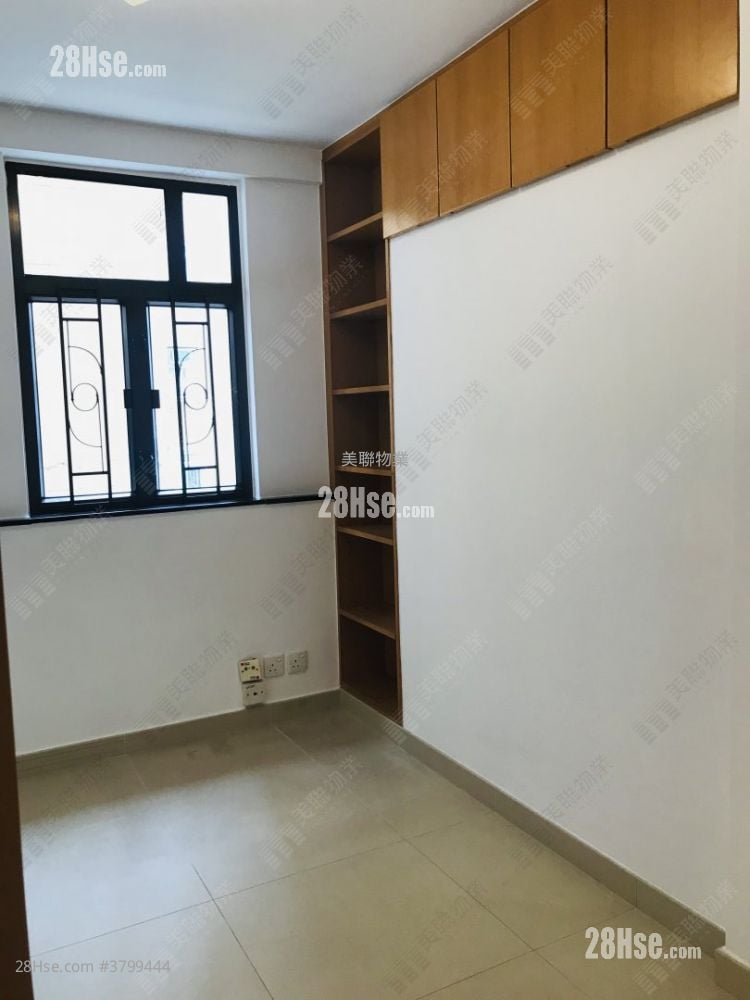 光辉园 售盘 3 房 702 平方尺