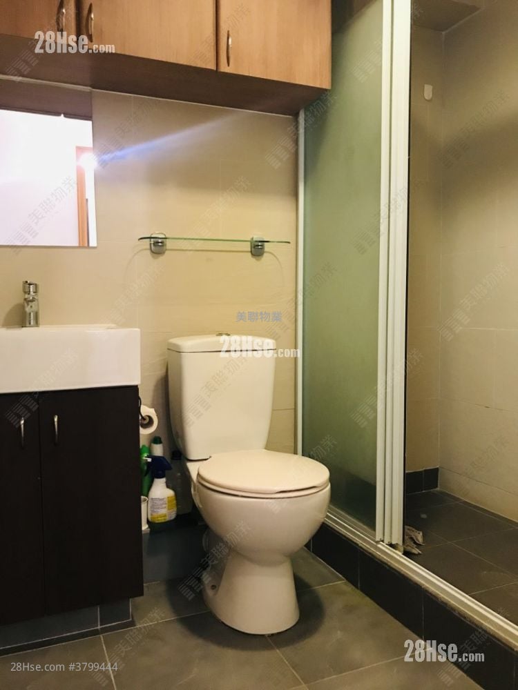 光辉园 售盘 3 房 702 平方尺