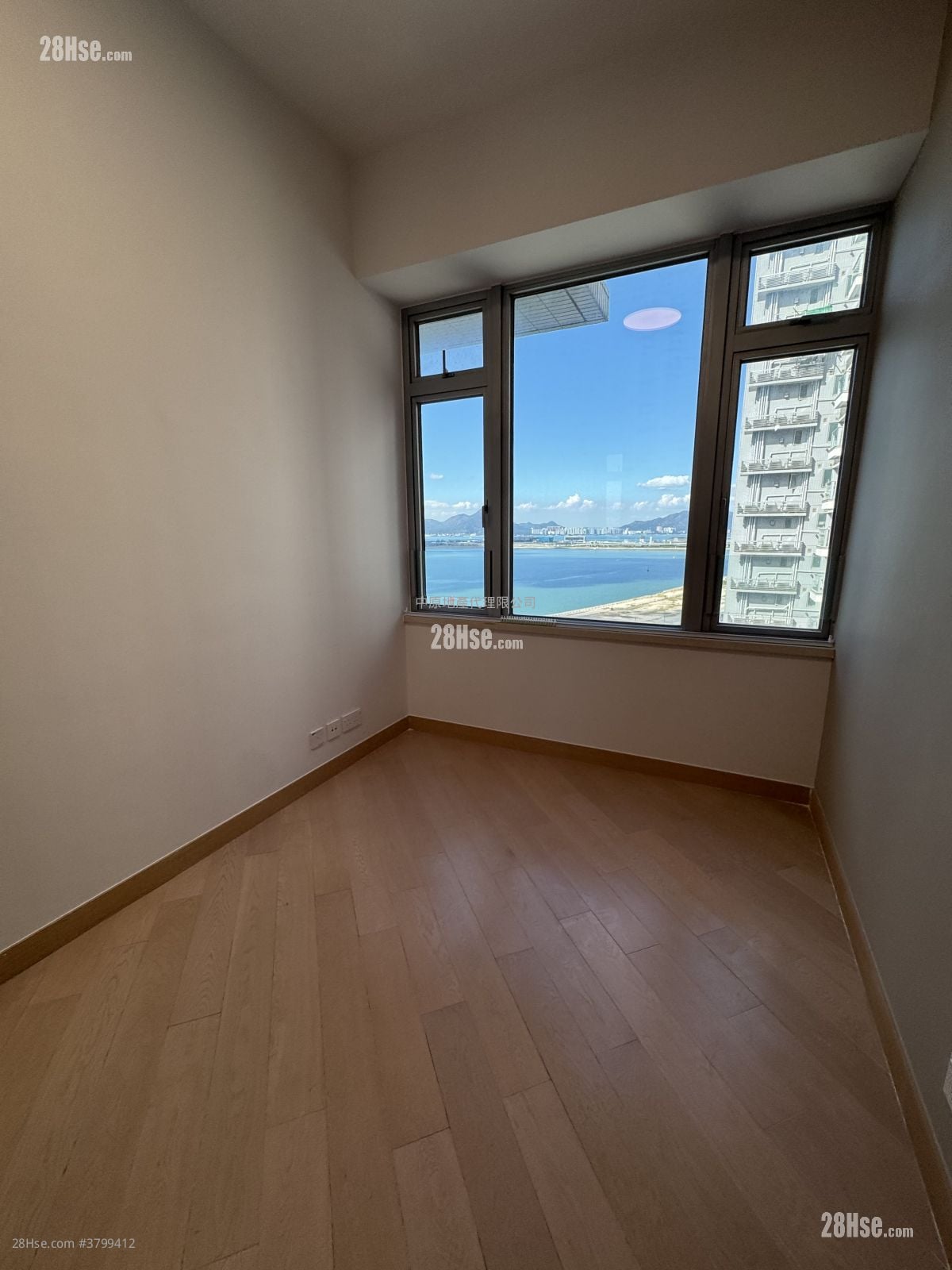 Century Link Sell 3 Bedrooms , 2 Bathrooms 641 ft²