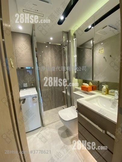 K. Summit Rental 2 Bedrooms 466 ft²