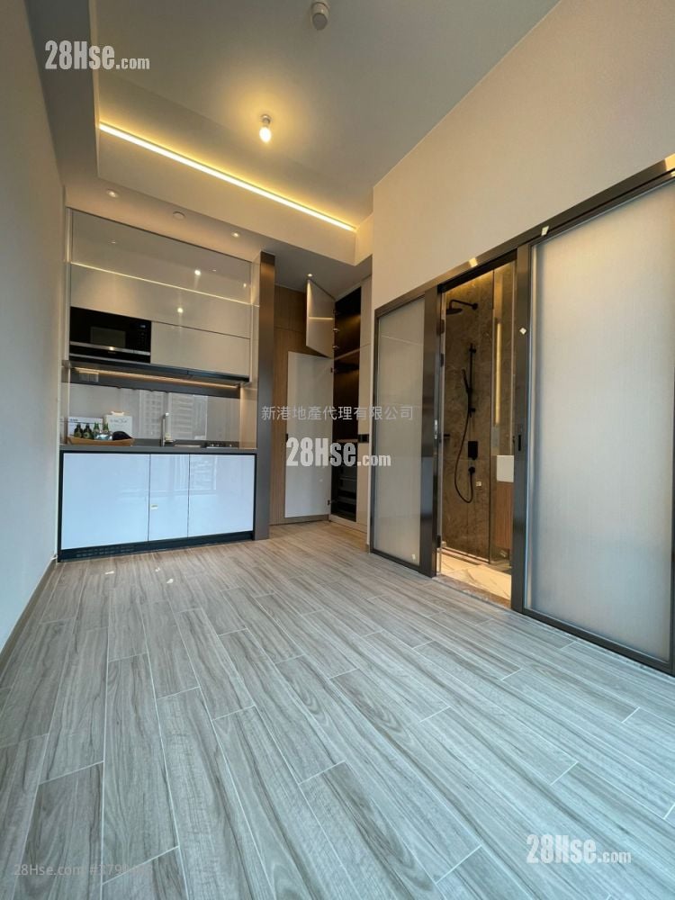 The Vantage Sell Studio , 1 Bathroom 196 ft²