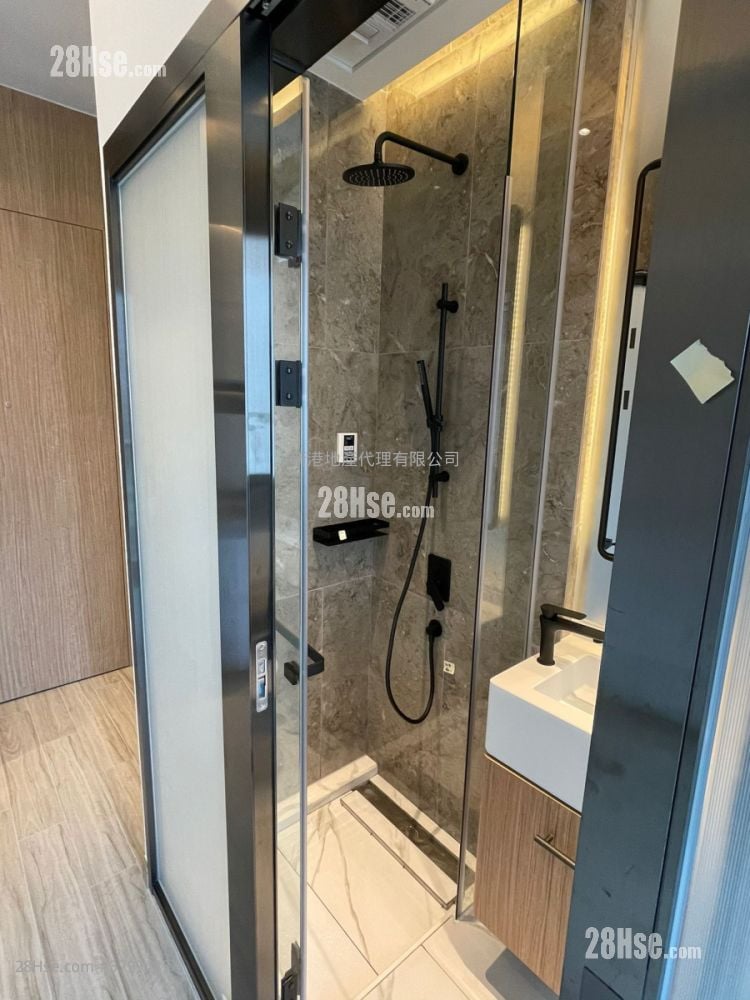 The Vantage Sell Studio , 1 Bathroom 196 ft²