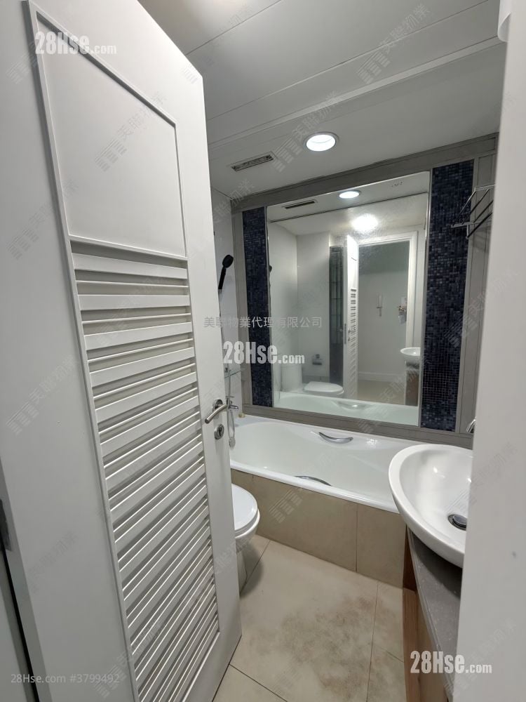 The Capitol Sell 2 Bedrooms , 1 Bathroom 519 ft²