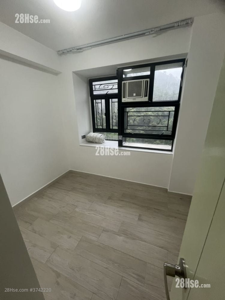 Kornhill Sell 3 Bedrooms , 2 Bathrooms 668 ft²