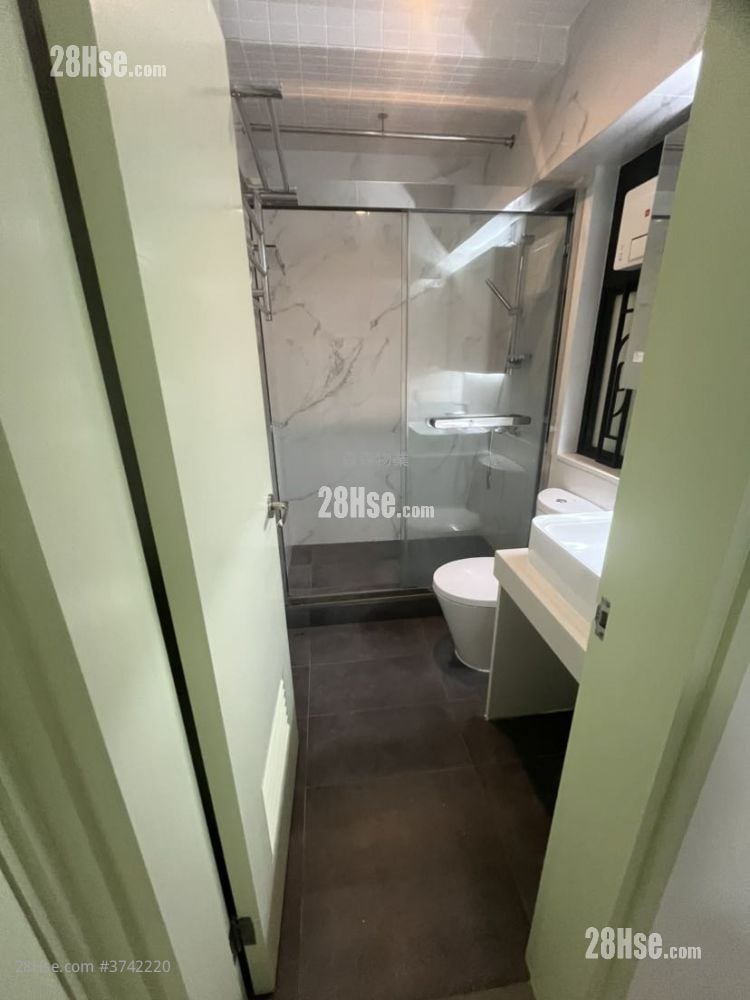 Kornhill Sell 3 Bedrooms , 2 Bathrooms 668 ft²