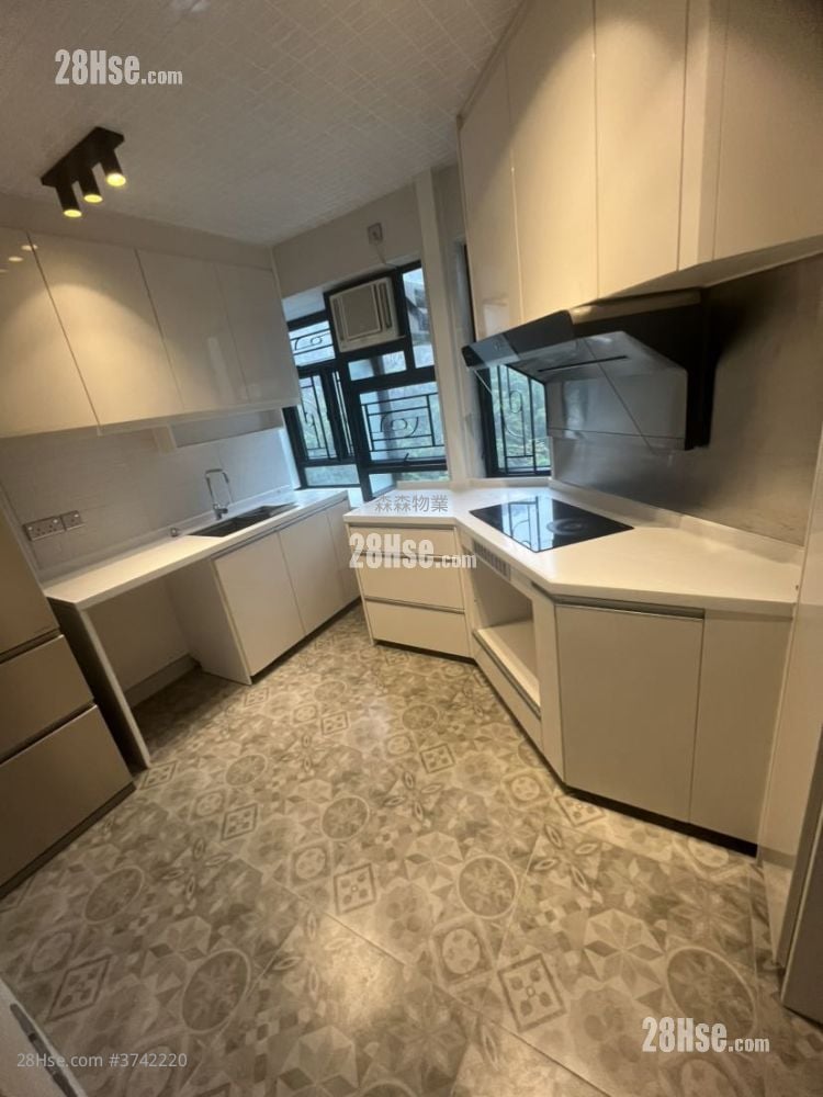 Kornhill Sell 3 Bedrooms , 2 Bathrooms 668 ft²