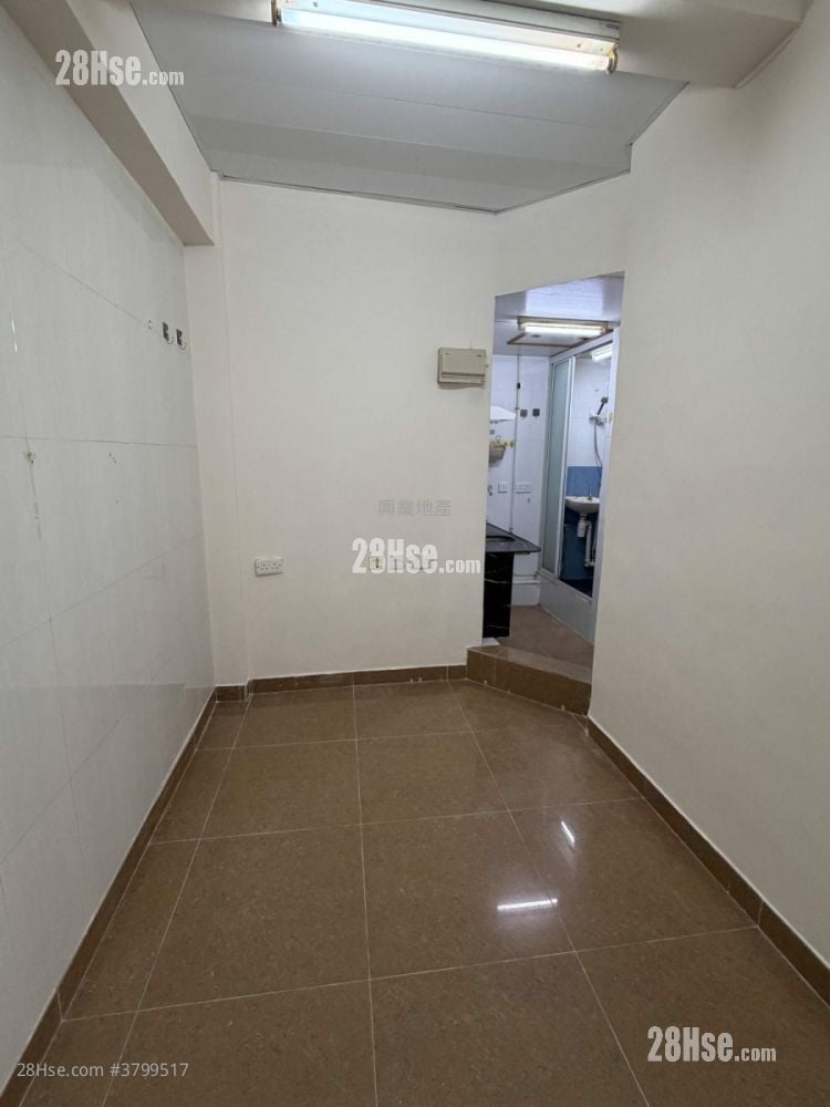 Kwun Tong Lap Shing Building Rental 1 Bedroom , 1 Bathroom 180 ft²