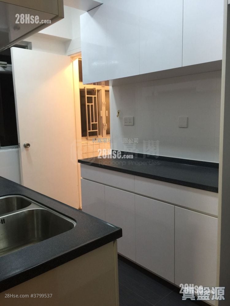 Shuet Kan Mansion Sell 3 Bedrooms 1,206 ft²