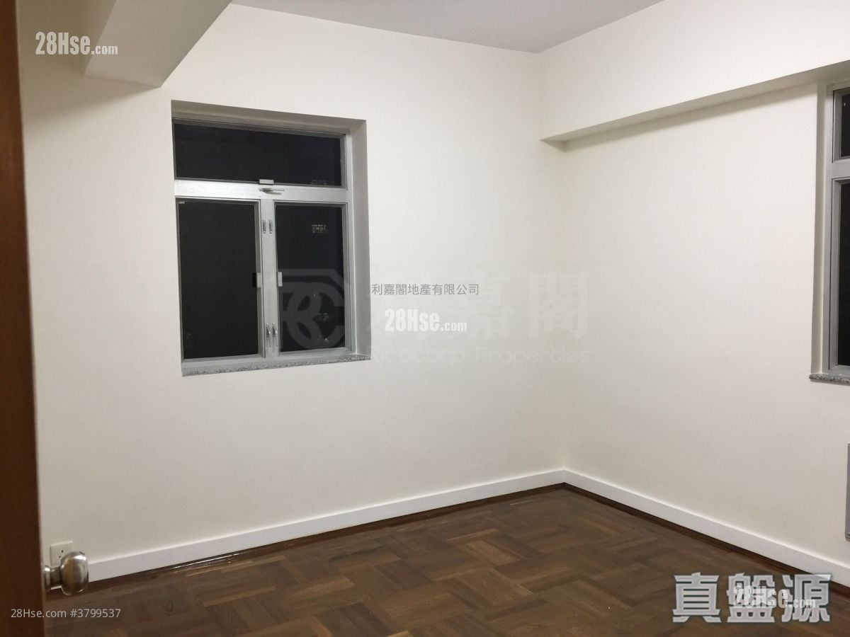 Shuet Kan Mansion Sell 3 Bedrooms 1,206 ft²