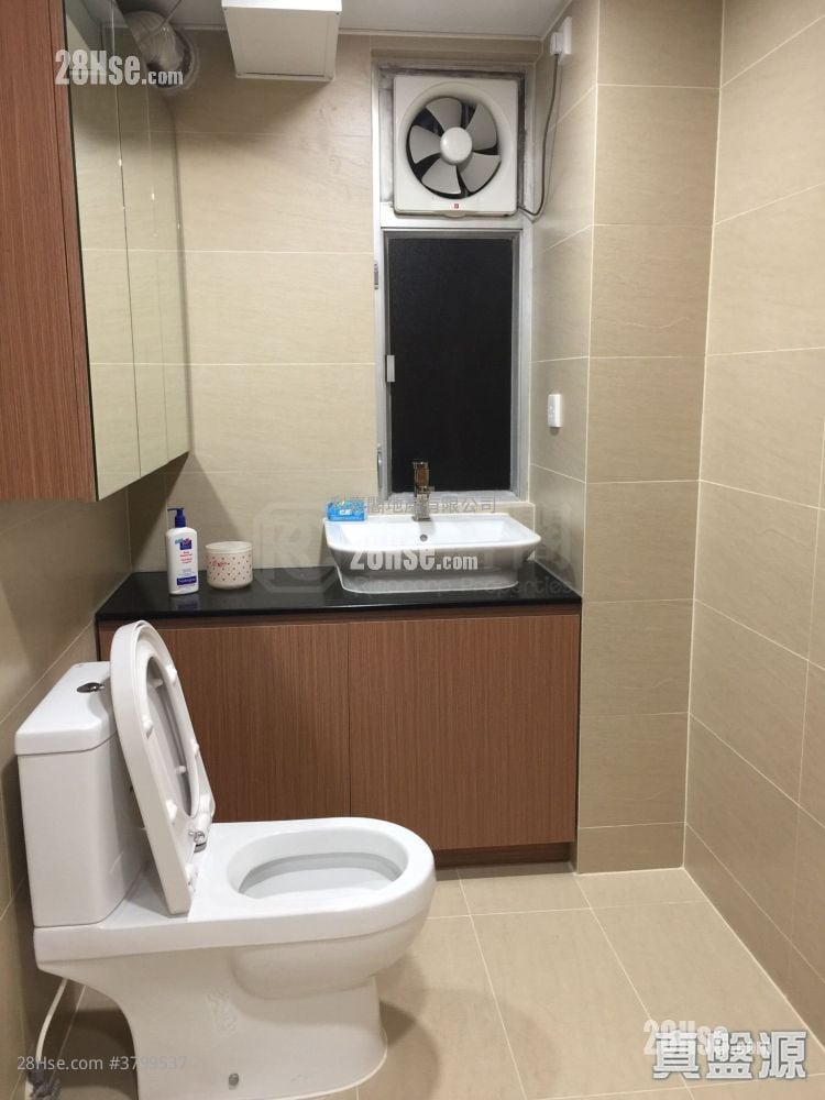 Shuet Kan Mansion Sell 3 Bedrooms 1,206 ft²