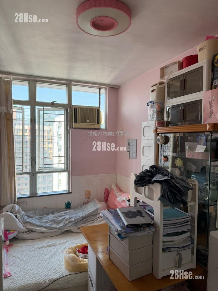 Kwong Ming Court Sell 3 Bedrooms 594 ft²