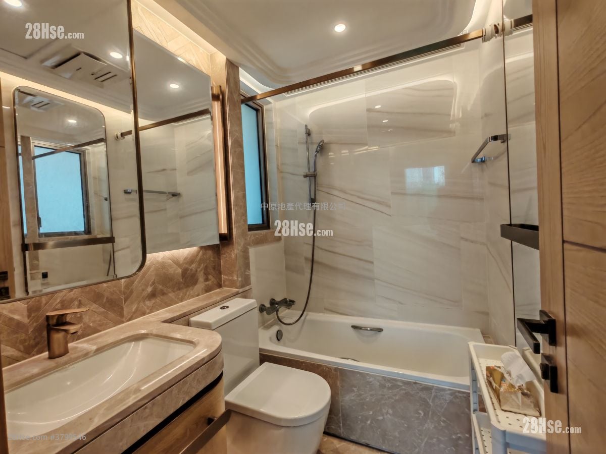 Grand Central Sell 2 Bedrooms , 1 Bathroom 597 ft²