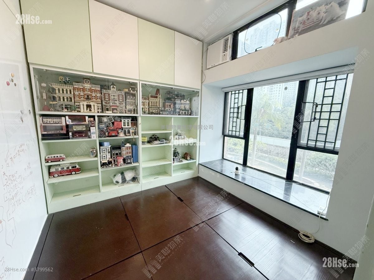 雅典居 售盘 3 房 , 2 浴室 727 平方尺