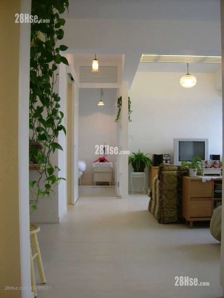 Sunshine Grove Sell 2 Bedrooms , 1 Bathroom 477 ft²