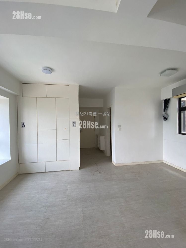 Sunshine Grove Sell 2 Bedrooms , 1 Bathroom 477 ft²