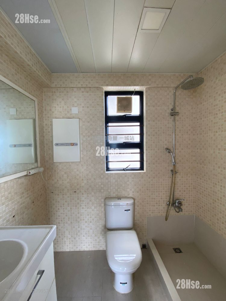 Sunshine Grove Sell 2 Bedrooms , 1 Bathroom 477 ft²