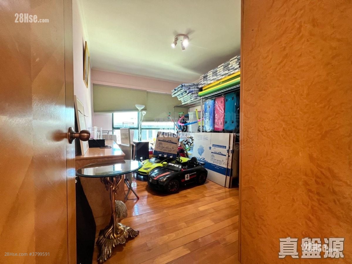 Emperor Place Sell 5+ Bedrooms 4,310 ft²