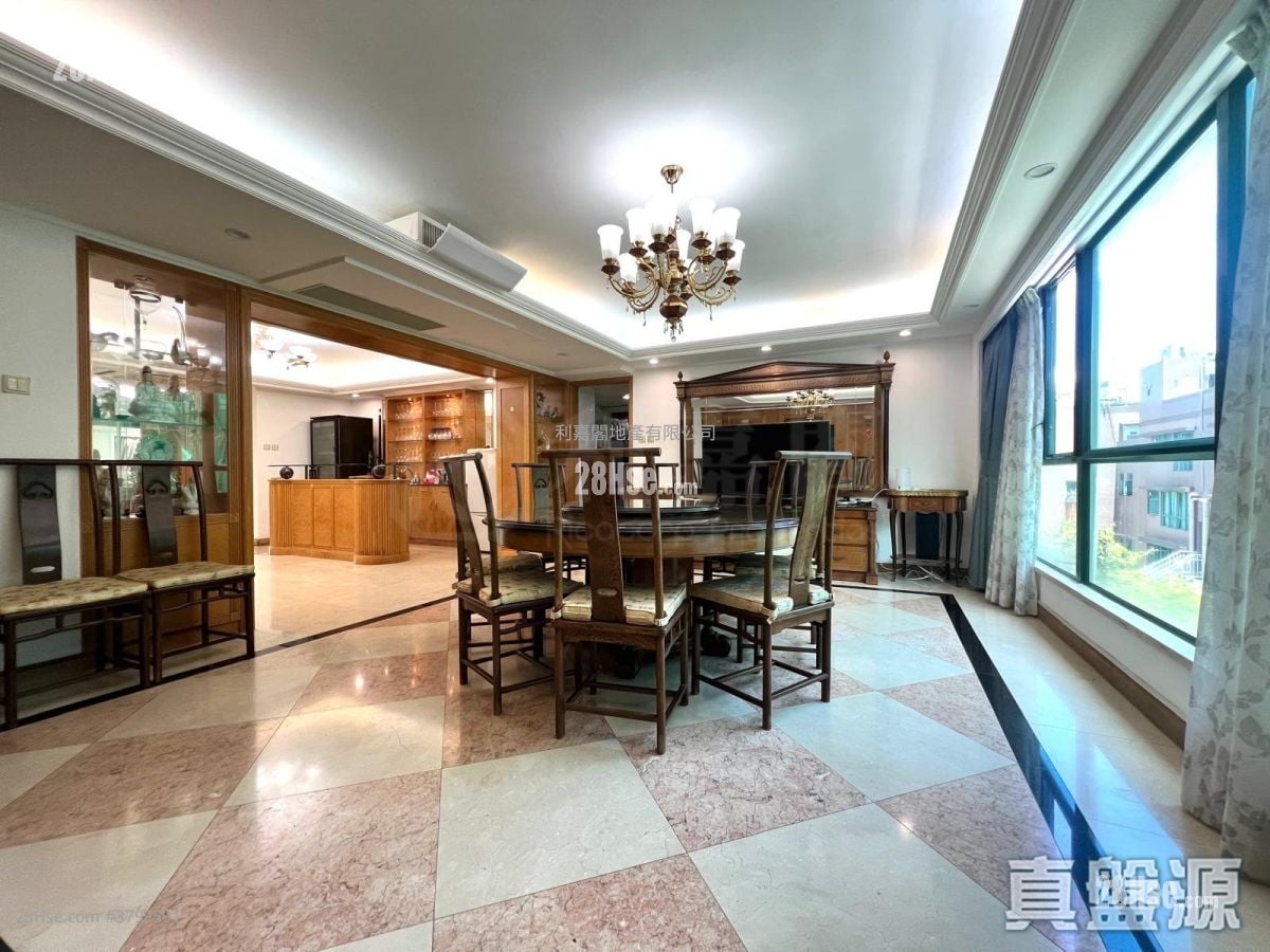 Emperor Place Sell 5+ Bedrooms 4,310 ft²