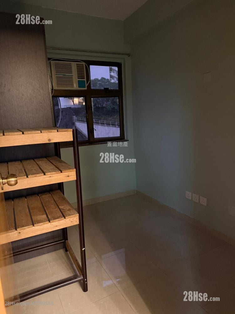 Yuet Lai Court Sell 2 Bedrooms , 1 Bathroom 421 ft²
