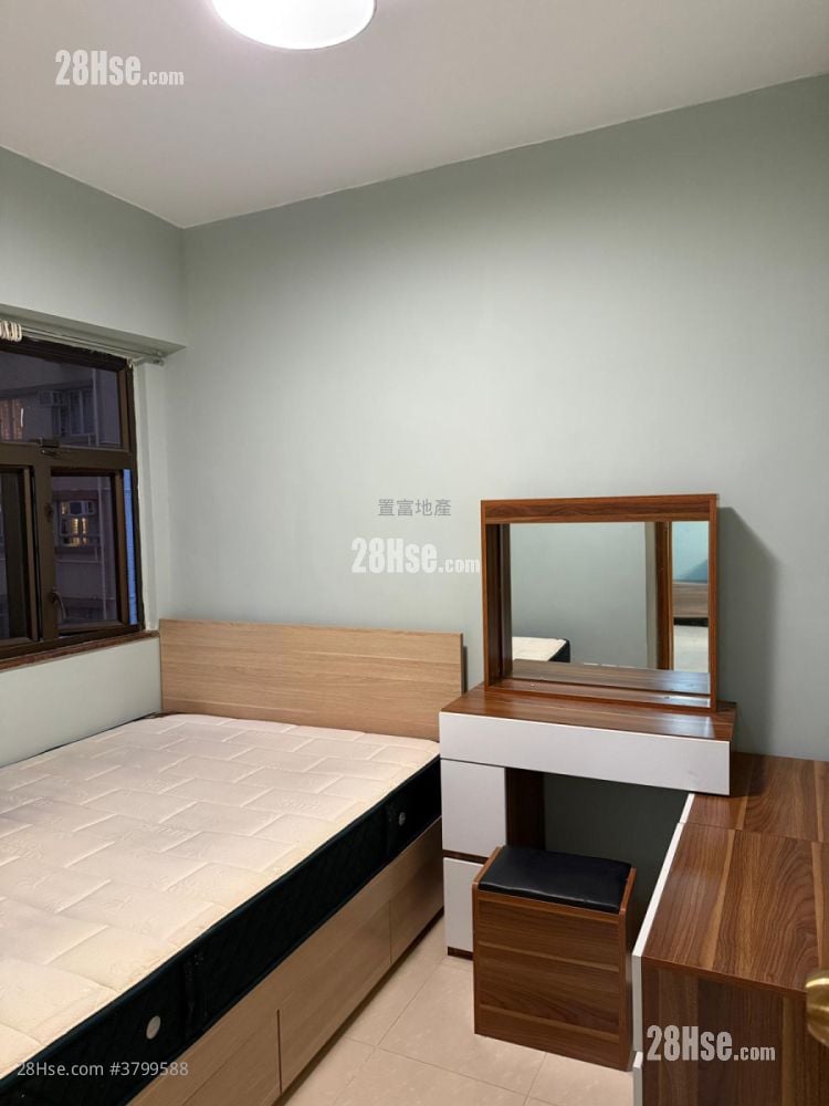 Yuet Lai Court Sell 2 Bedrooms , 1 Bathroom 421 ft²